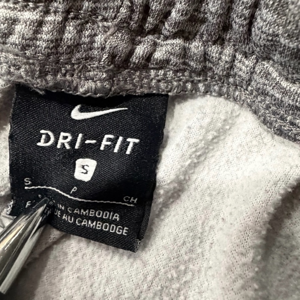 Nike Bundle with Hoodie, Joggers, and Tee. All Pre Loved - Picture 14 of 14
